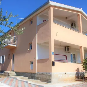 vesna-apartment-seget-vranjica.hotels-in-trogir.com/